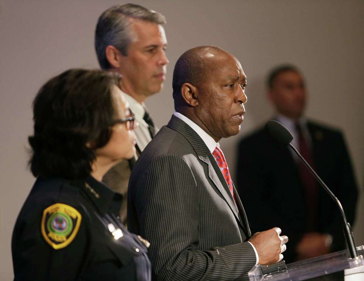 Houston mayor Sylvester Turner speaks to the media about the release of videos of the shooting of Alva Braziel during g a press conference by the city, Thursday, July 21, 2016, in Houston. ( Mark Mulligan / Houston Chronicle )