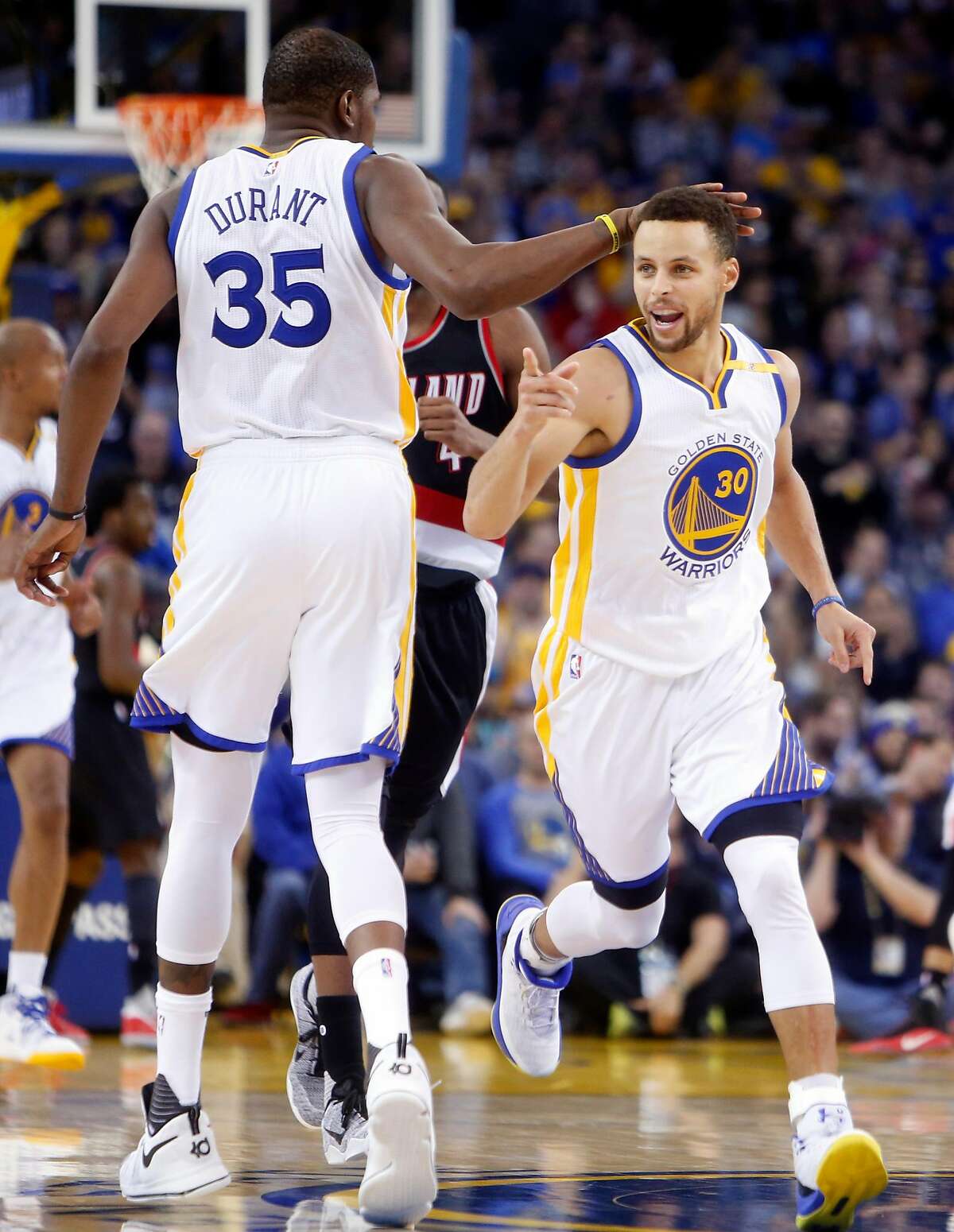 Stephen Curry, Kevin Durant Lead Warriors Past Blazers