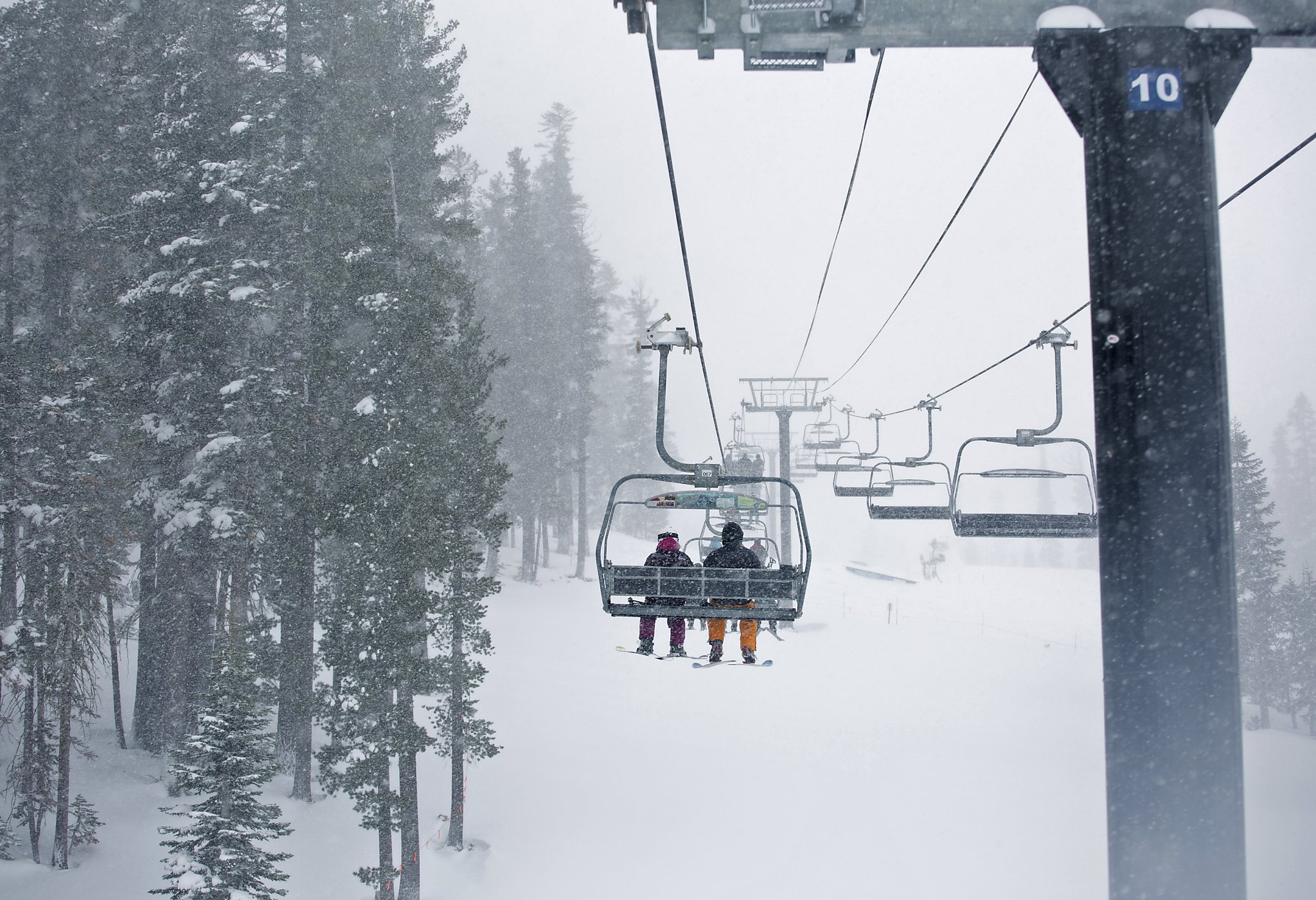 Ski Resorts Near Lake Tahoe Shut Down Due To Storm Sfchronicle Com