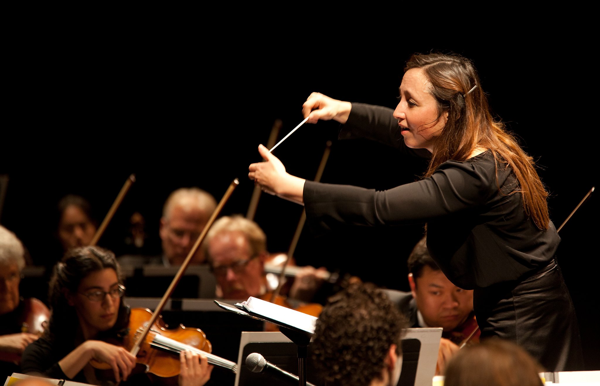 pregnant-pause-for-berkeley-symphony-conductor