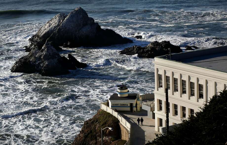 Sffd Rescues 2 Stuck In Caves By Cliff House As Tide Comes San The View Of Cliff House And Seal Rock From Top Sutro Heights Park