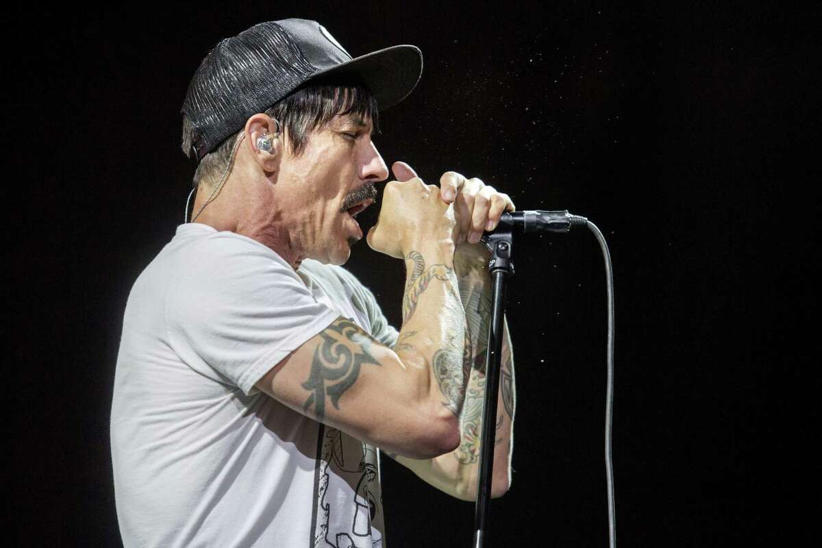 Red Hot Chili Peppers open the new year at AT&T Center