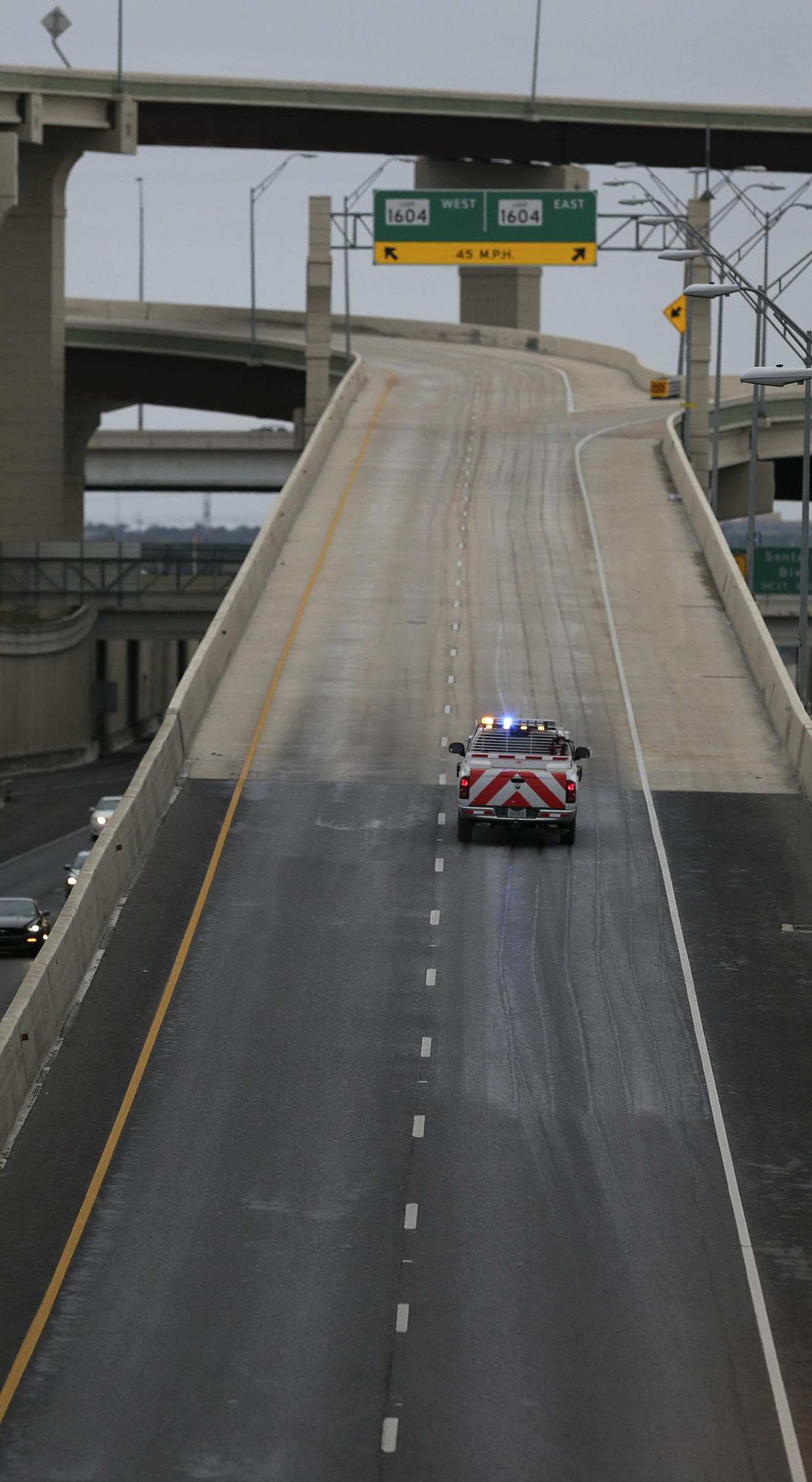 TxDOT crews treating San Antonio roads before expected hard freeze ...