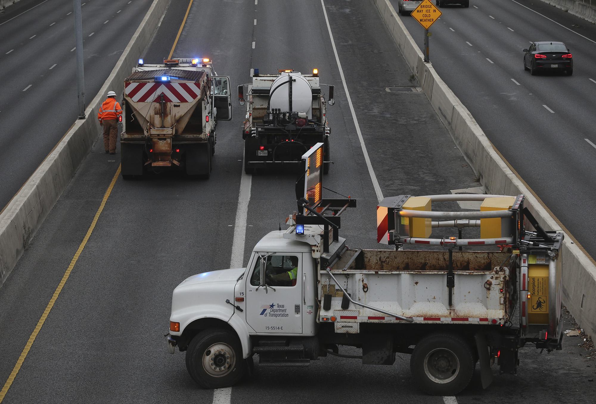 TxDOT crews treating San Antonio roads before expected hard freeze ...