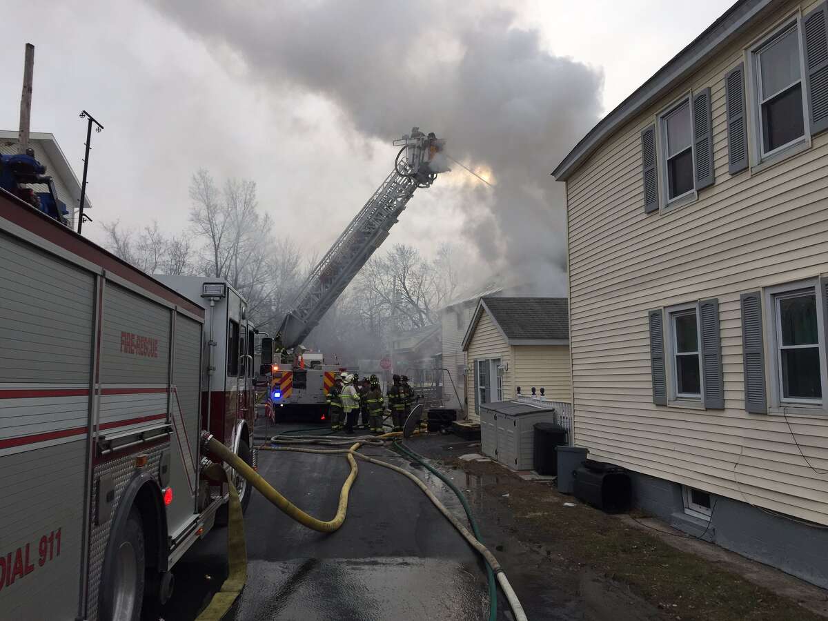 4 people get aid after Schenectady fire