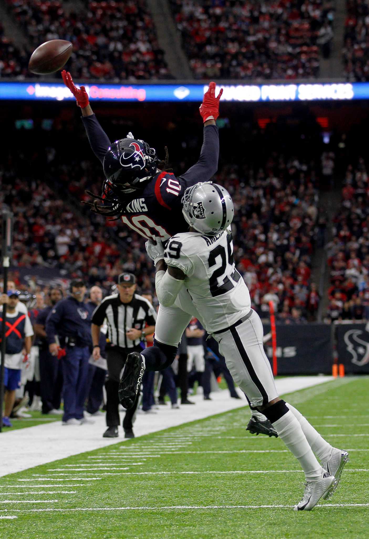 October 27, 2019: Houston Texans wide receiver DeAndre Hopkins (10) during  the 2nd quarter of an NFL football game between the Oakland Raiders and the  Houston Texans at NRG Stadium in Houston