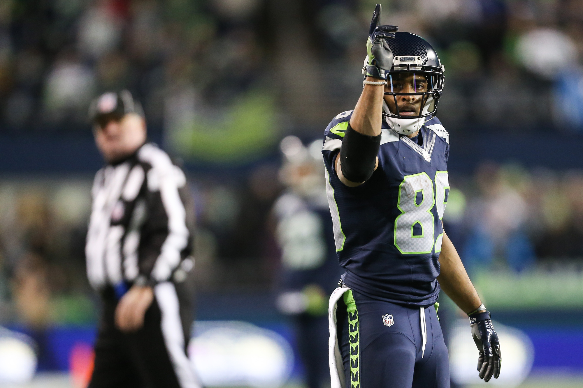 Seattle's Russell Wilson once again tops NFL merchandise sales; five other  Seahawks in top 50