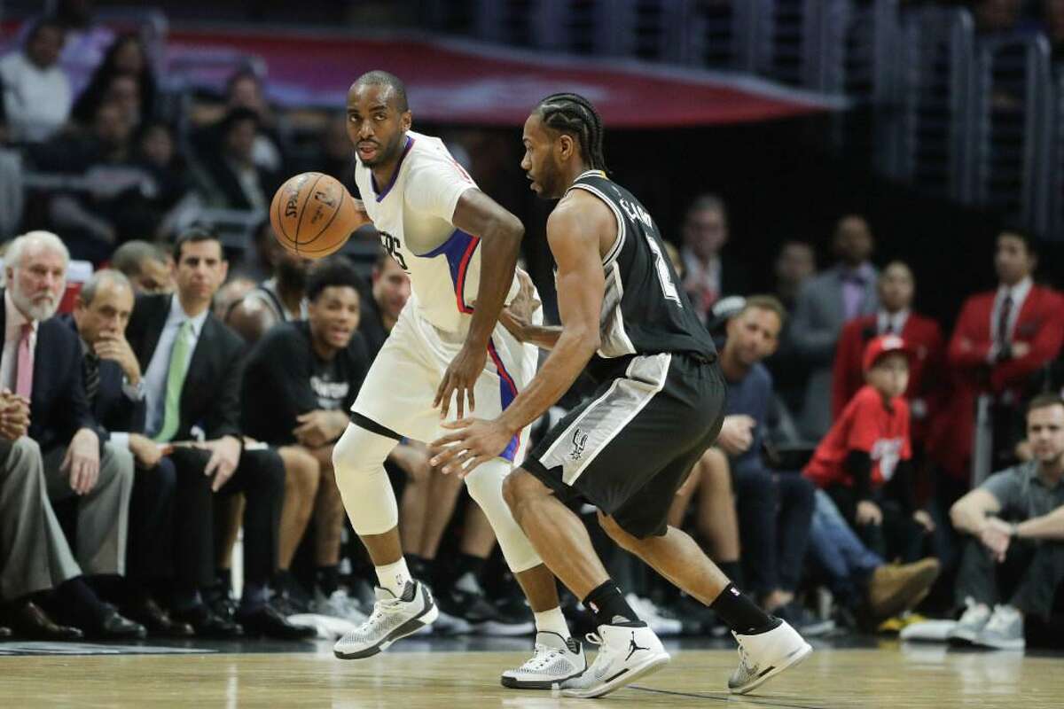 Los Angeles Clippers’ Luc Mbah a Moute, left, is defended by Kawhi Leonard during a Dec. 22, 2016 game in Los Angeles.