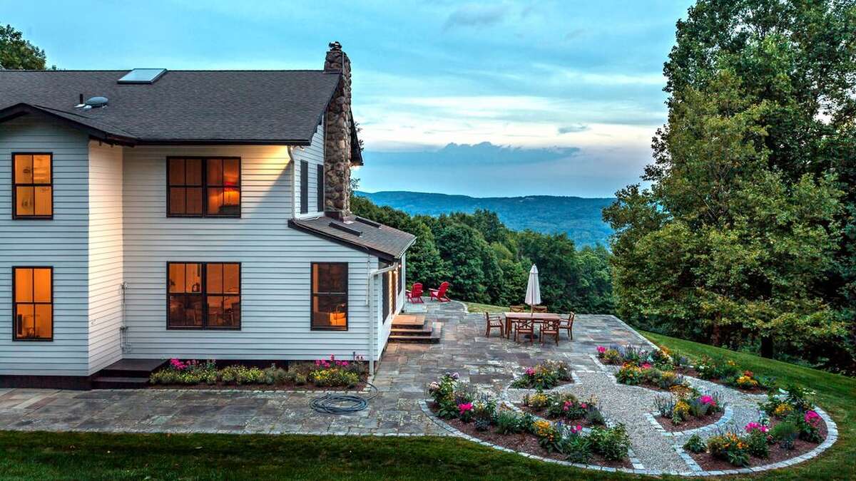 On the market Farmhouse with a view in Kent