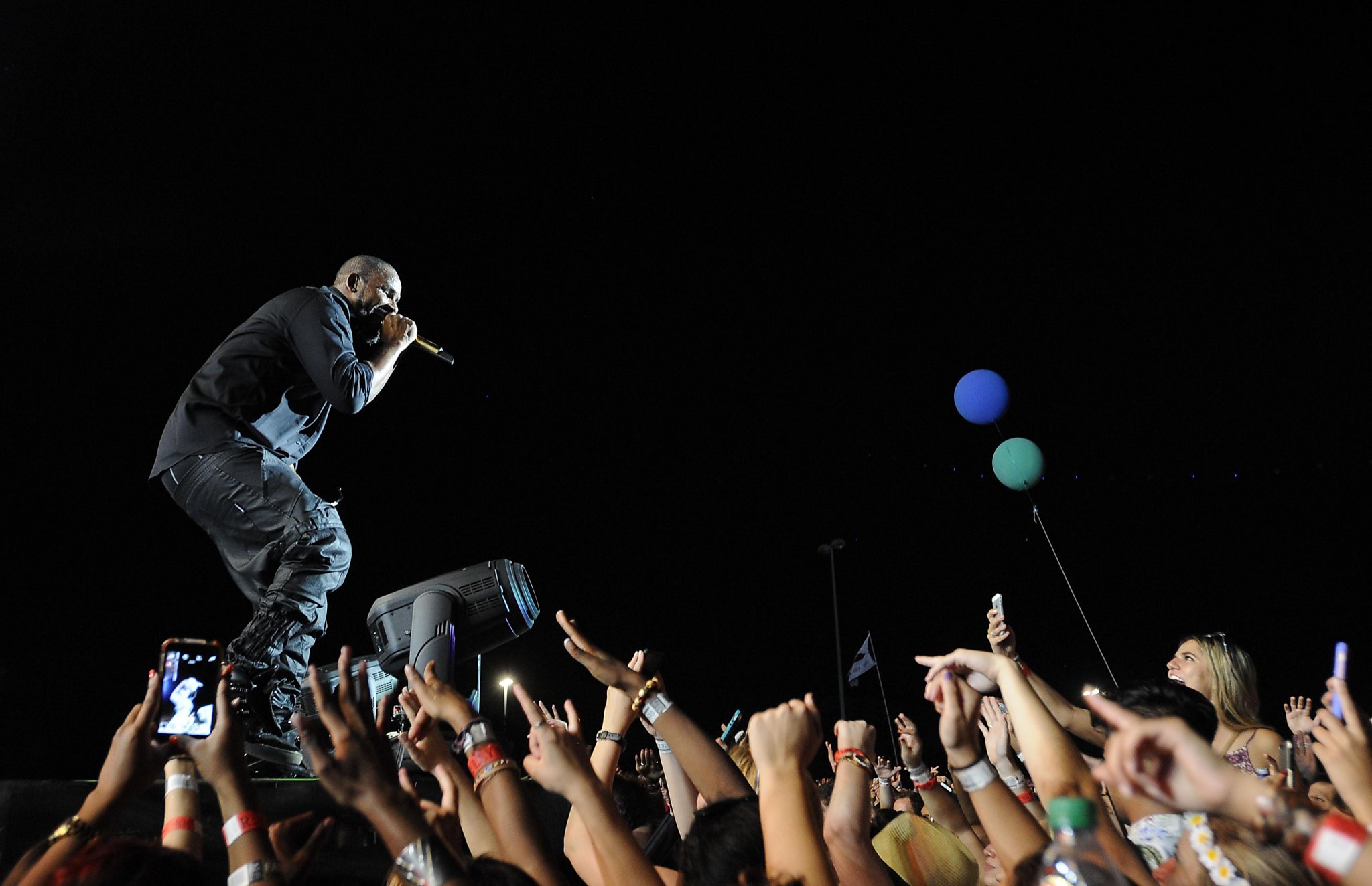 Controversial R. Kelly hitting the Bay Area