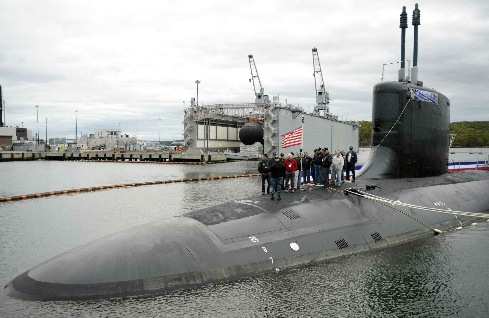 Build Subs Electric Boat to hire 2,000 to build nuclear subs