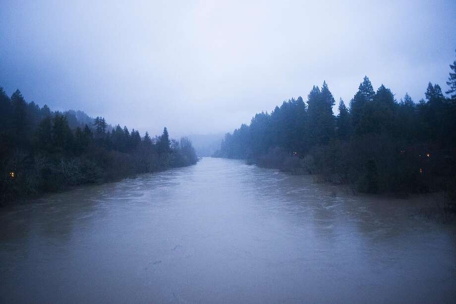 russian river water level guerneville        
        <figure class=