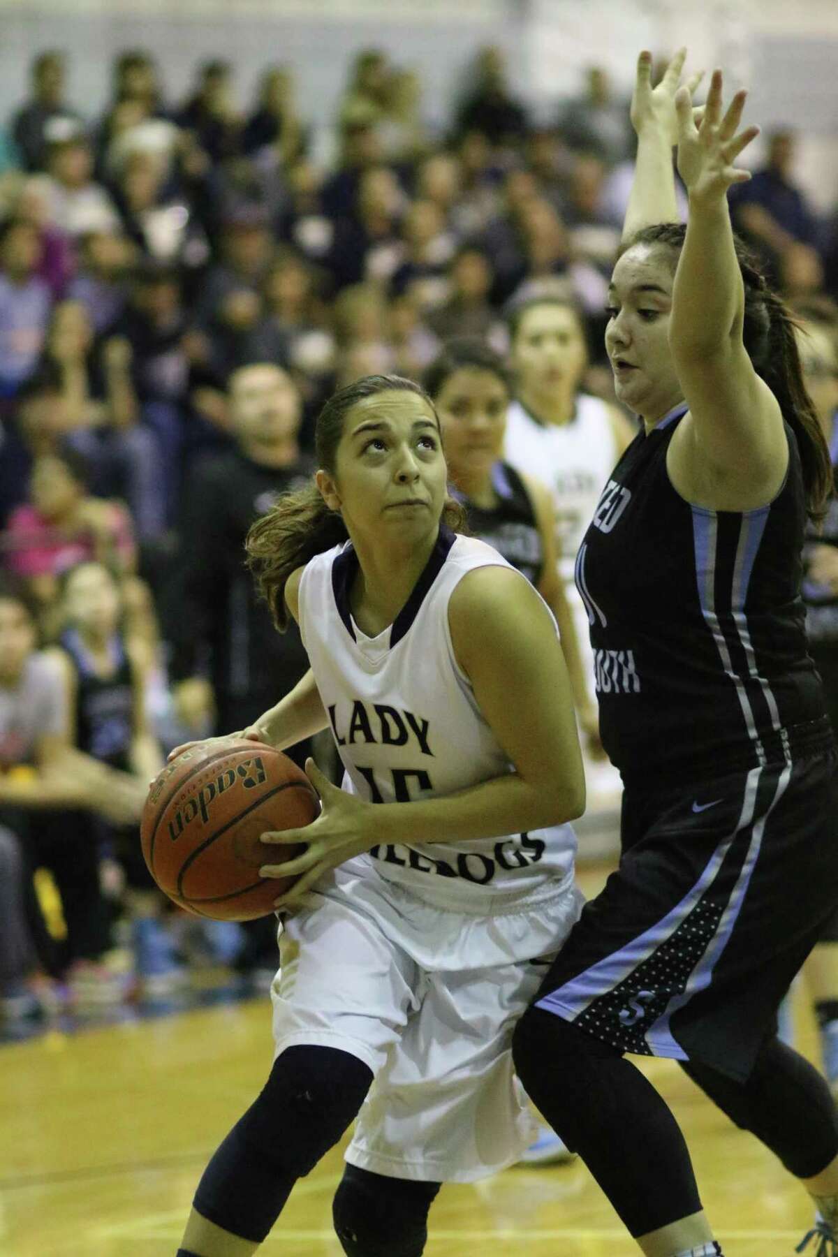 Macayla Munoz and Alexander host Caro Berlanga and United South at 7:30 p.m. Tuesday with first place on the line.