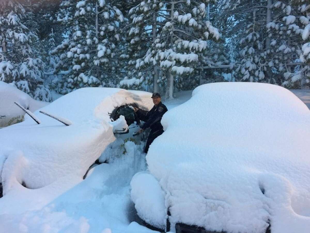 I 80 Remains Closed As Blizzard Dumps 10 Feet Of Snow On Sierra