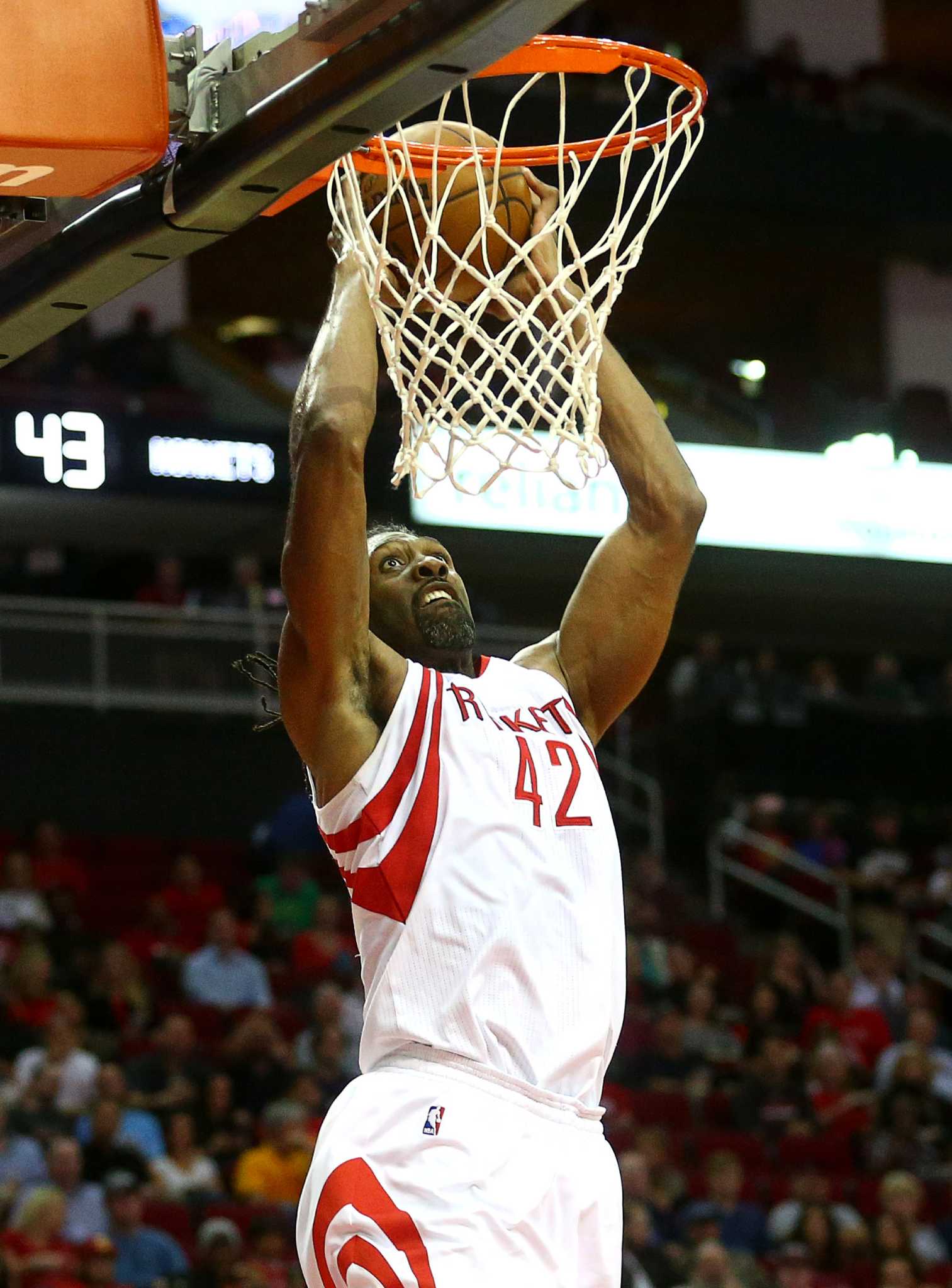 Rockets hold on after blowing big lead against Hornets