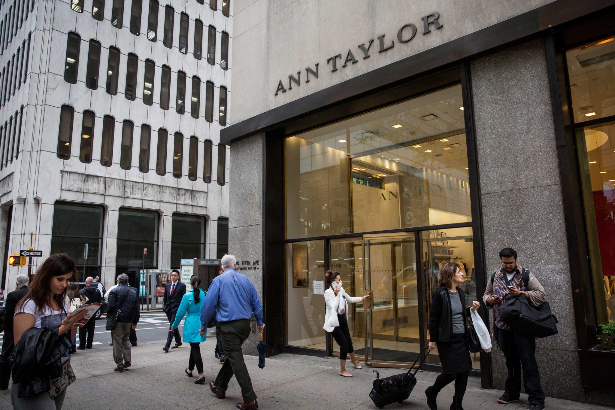 Lane Bryant Loft Dress Barn Ann Taylor And Others Announce Store Closures [ 1365 x 2048 Pixel ]