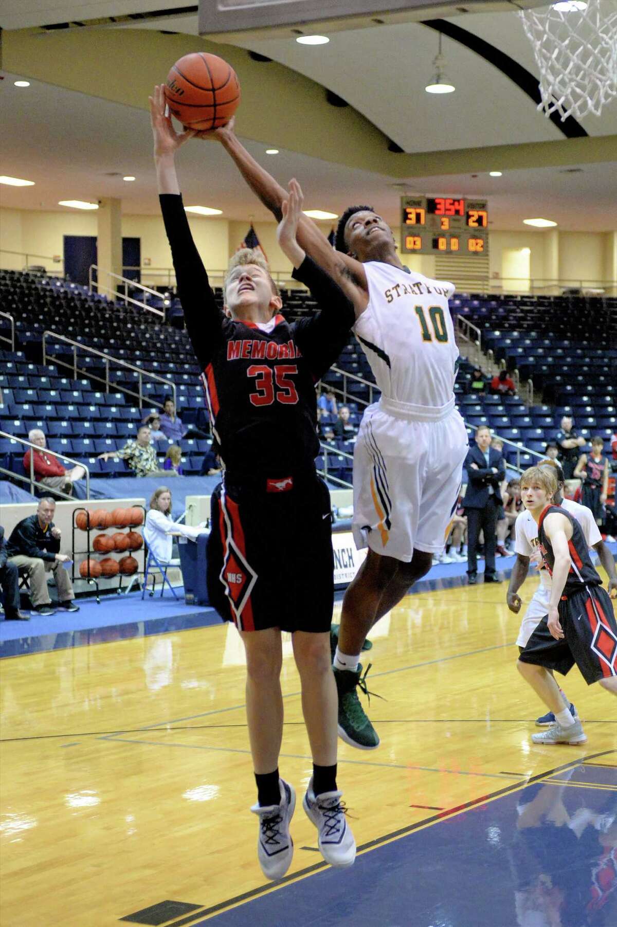 Stratford, Memorial renew basketball rivalry