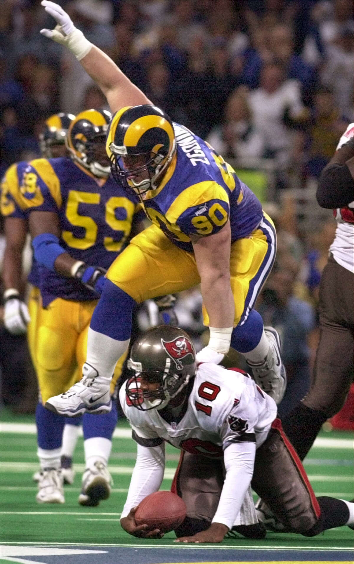 1999 Tampa Bay Buccaneers vs St. Louis Rams Round: NFC championship  Spread: 14.0 Final score: St. Louis 11, Tampa Bay 6 This spread was all about the Tampa Bay deploying rookie Shaun King at quarterback due to an injury to Trent Dilfer. King had completed fewer than half his passes in a divisional round win over Washington. St. Louis, meanwhile, boasted the surprising Kurt Warner and his regular season stats of 4,300 passing yards and 41 touchdowns. Led by defensive stars like Warren Sapp, Derrick Brooks, Ronde Barber and John Lynch, Tampa Bay shut down the Rams’ offense. The only touchdown St. Louis scored came with 4 minutes, 44 seconds left in the game. Until that time, Tampa Bay led, 6-5. 