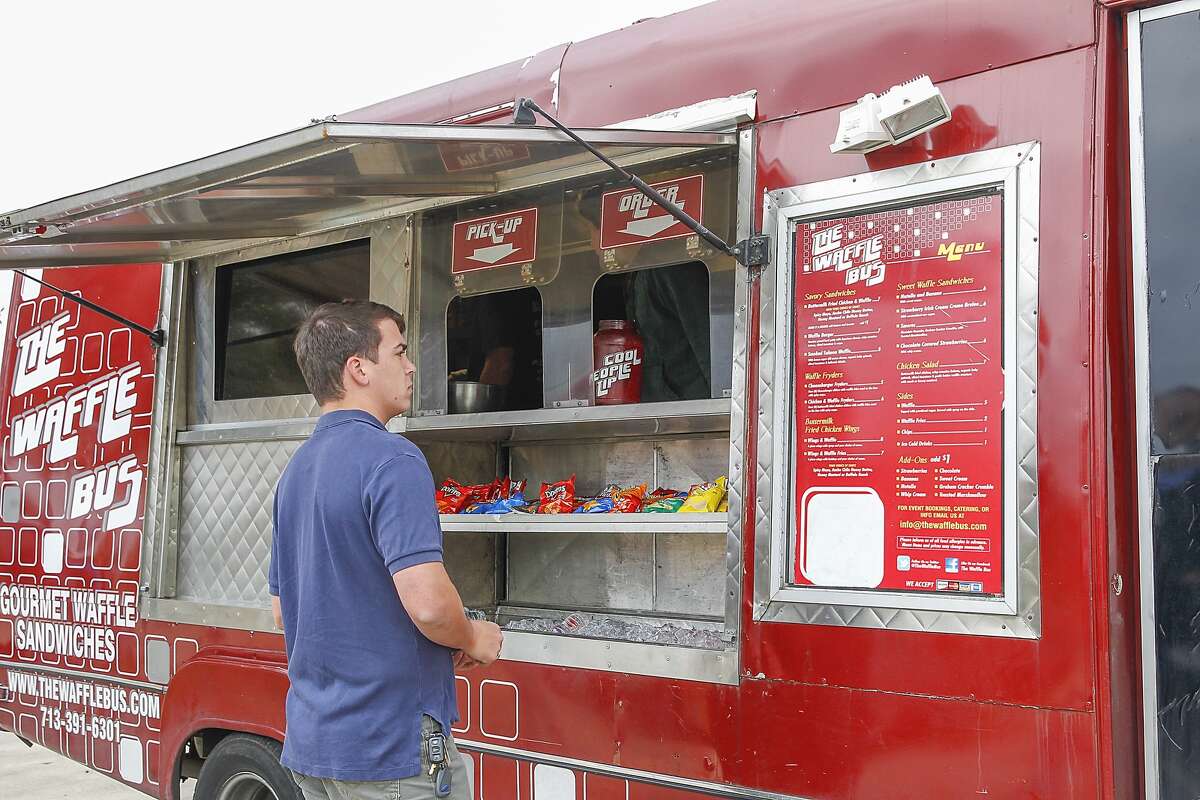 ﻿Food trucks will gather Saturday for a celebration of food and shopping on 20th Street in the Heights.