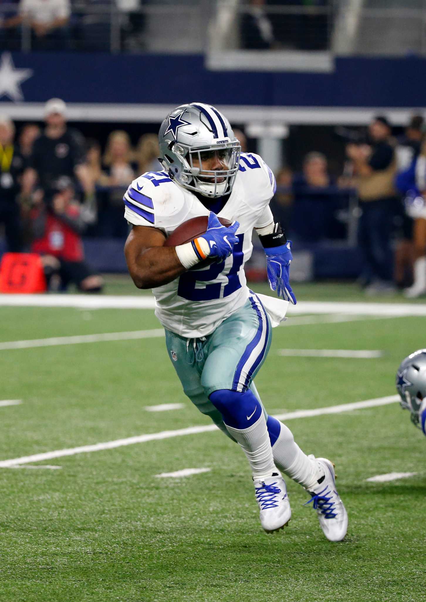 Prescott throw for 3 scores, Cowboys beat Packers 30-16