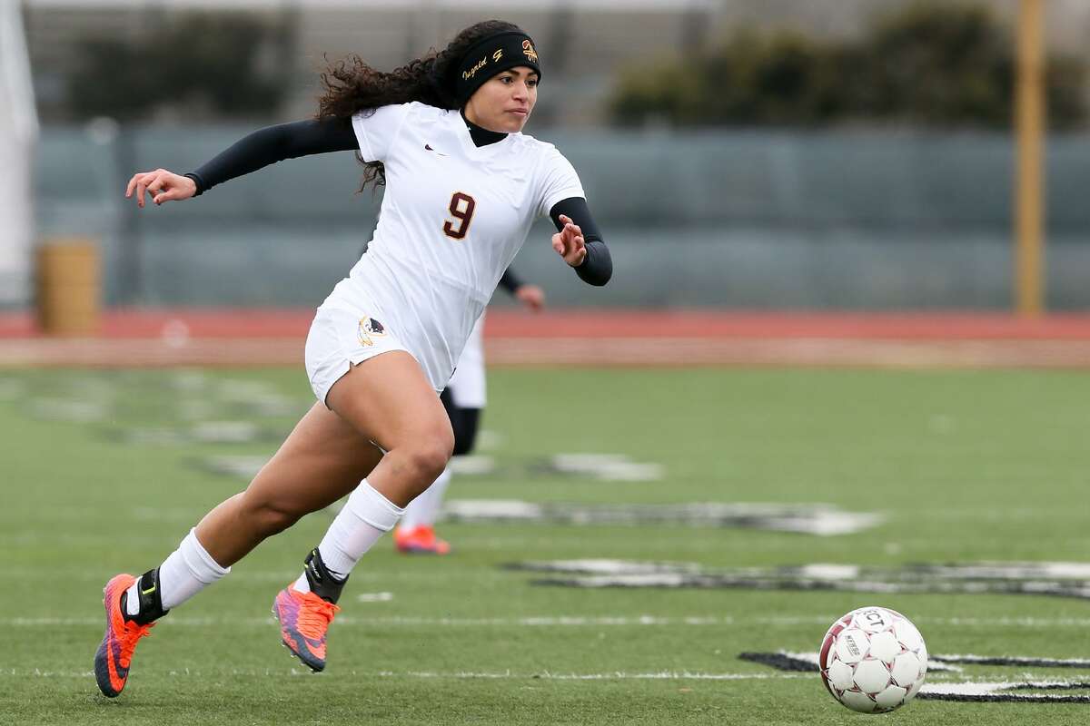 Harlandale junior sets area girls soccer scoring mark