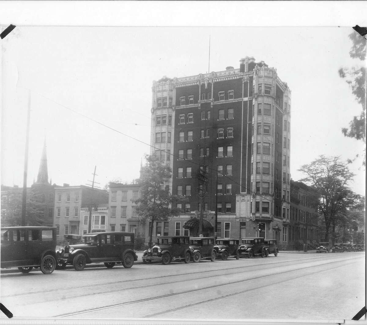 Photos 1926 relocation of Albany's Fort Frederick apartment building