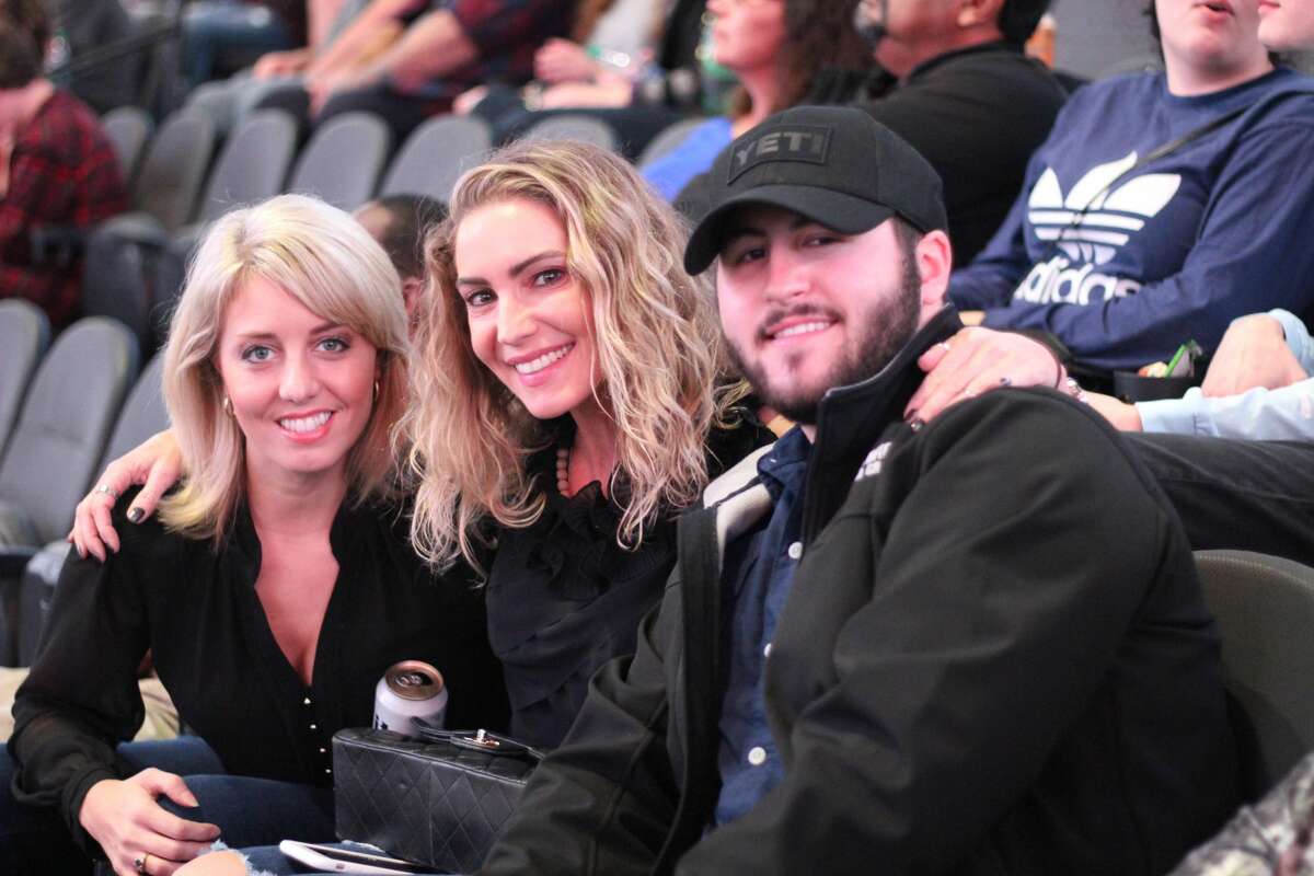 Spurs fan were all smiles Thursday night at the AT&T Center as they watched the home team defeat the rival Los Angeles Lakers by 40 points.