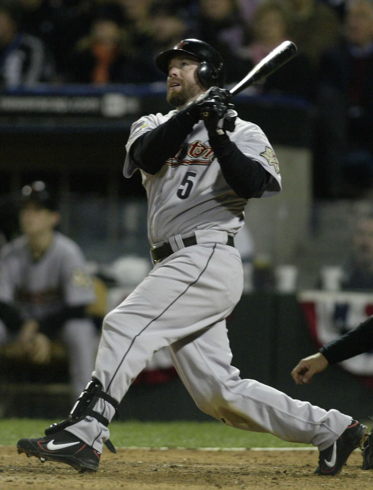 10/22/05--Houston Astros designated hitter Jeff Bagwell watches his pop fly to Chicago White Sox left fielder Scott Podsednik during the fourth inning of Game One of the World Series at U.S. Cellular Field in Chicago Saturday, October 22, 2005. (Karen Warren/Houston Chronicle) HOUCHRON CAPTION (10/23/2005-4 STAR, 1ST R.O.) SECSPECIAL: MIGHTY CUT: Jeff Bagwell went 0-for-2 and was twice hit by pitches as the Astros' DH in Game 1.
