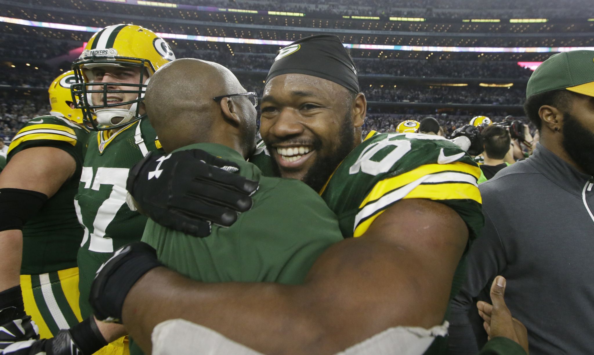 NFL: Clutch Rodgers leads Packers past rallying Cowboys, 34-31