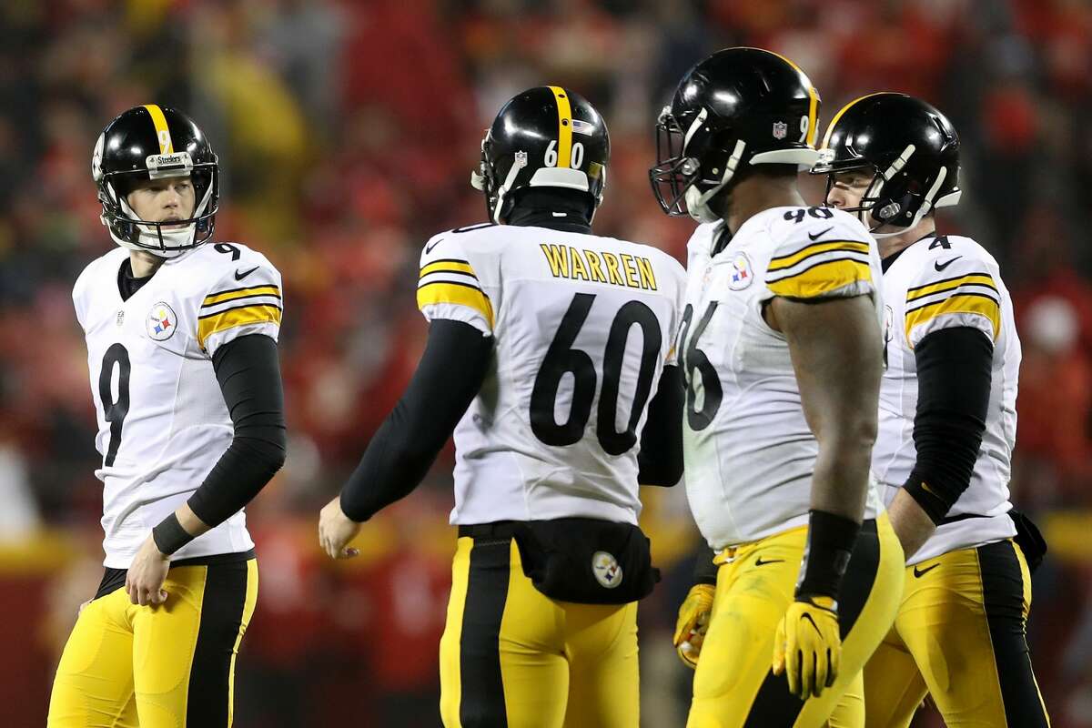 KANSAS CITY, MP - JANUARY 15: kicker Chris Boswell #9 of the Pittsburgh Steelers looks at teammates after a field goal against the Kansas City Chiefs in the AFC Divisional Playoff game at Arrowhead Stadium on January 15, 2017 in Kansas City, Missouri. (Photo by Matthew Stockman/Getty Images)
