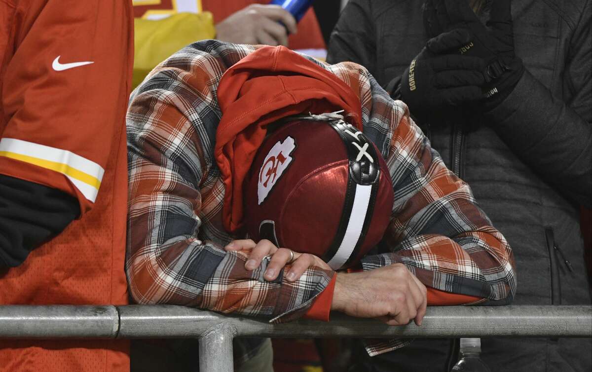 against the Kansas City Chiefs fans react late in the second half of an NFL divisional playoff football game against the Pittsburgh Steelers Sunday, Jan. 15, 2017, in Kansas City, Mo. The Steelers won 18-16. (AP Photo/Ed Zurga)