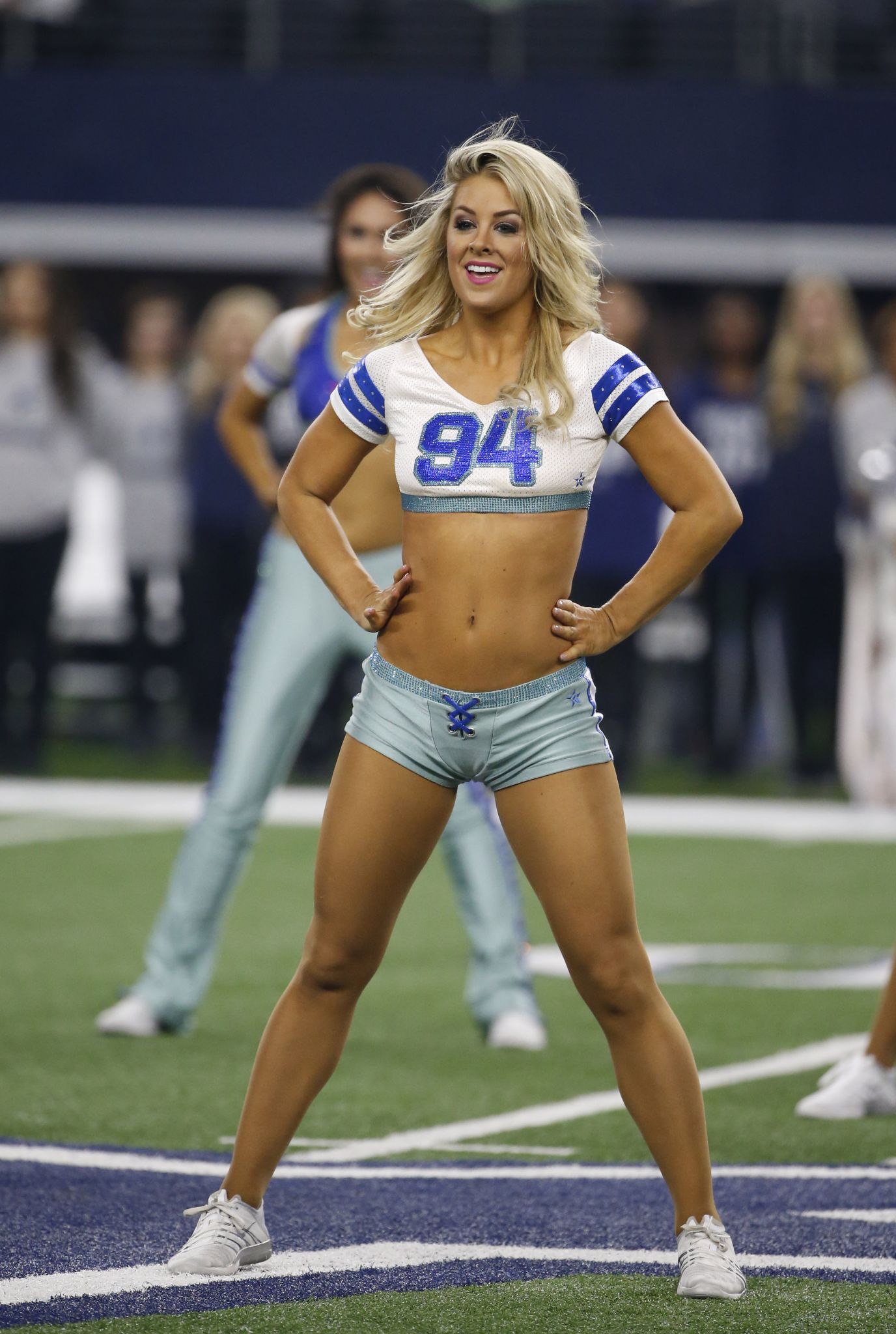 NFL Cheerleaders Will Drop Suit For Meeting With Roger