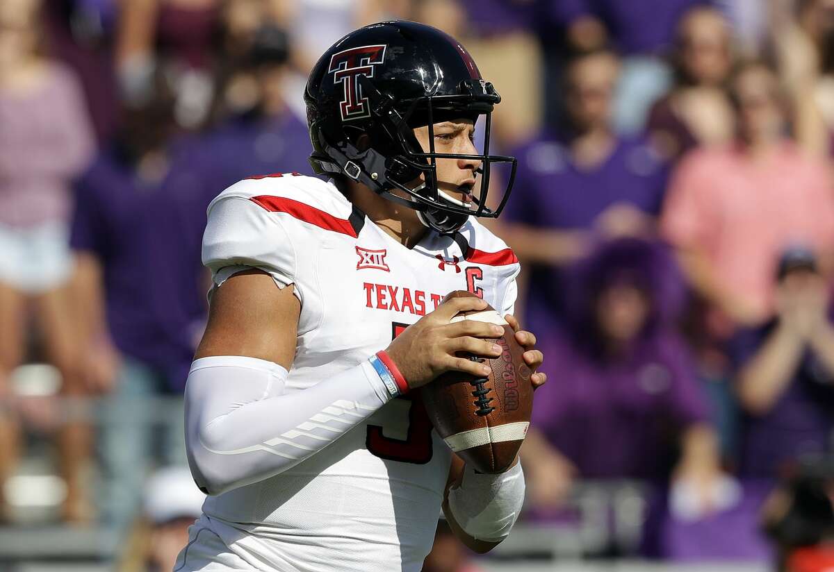 FORT WORTH, TX - OCTOBER 29: Patrick Mahomes II #5 of the Texas Tech Red Raiders throws against the TCU Horned Frogs in the first half at Amon G. Carter Stadium on October 29, 2016 in Fort Worth, Texas. (Photo by Ronald Martinez/Getty Images)