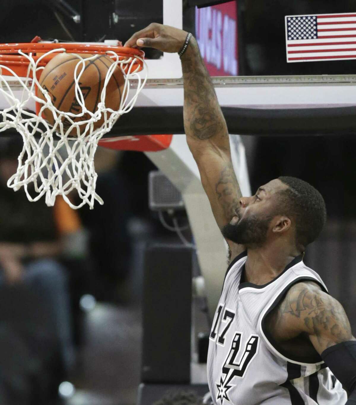 Jonathon Simmons slams one home in the second half as the Spurs host the Portland Trail Blazers at the AT&T Center on Dec. 30, 2016.