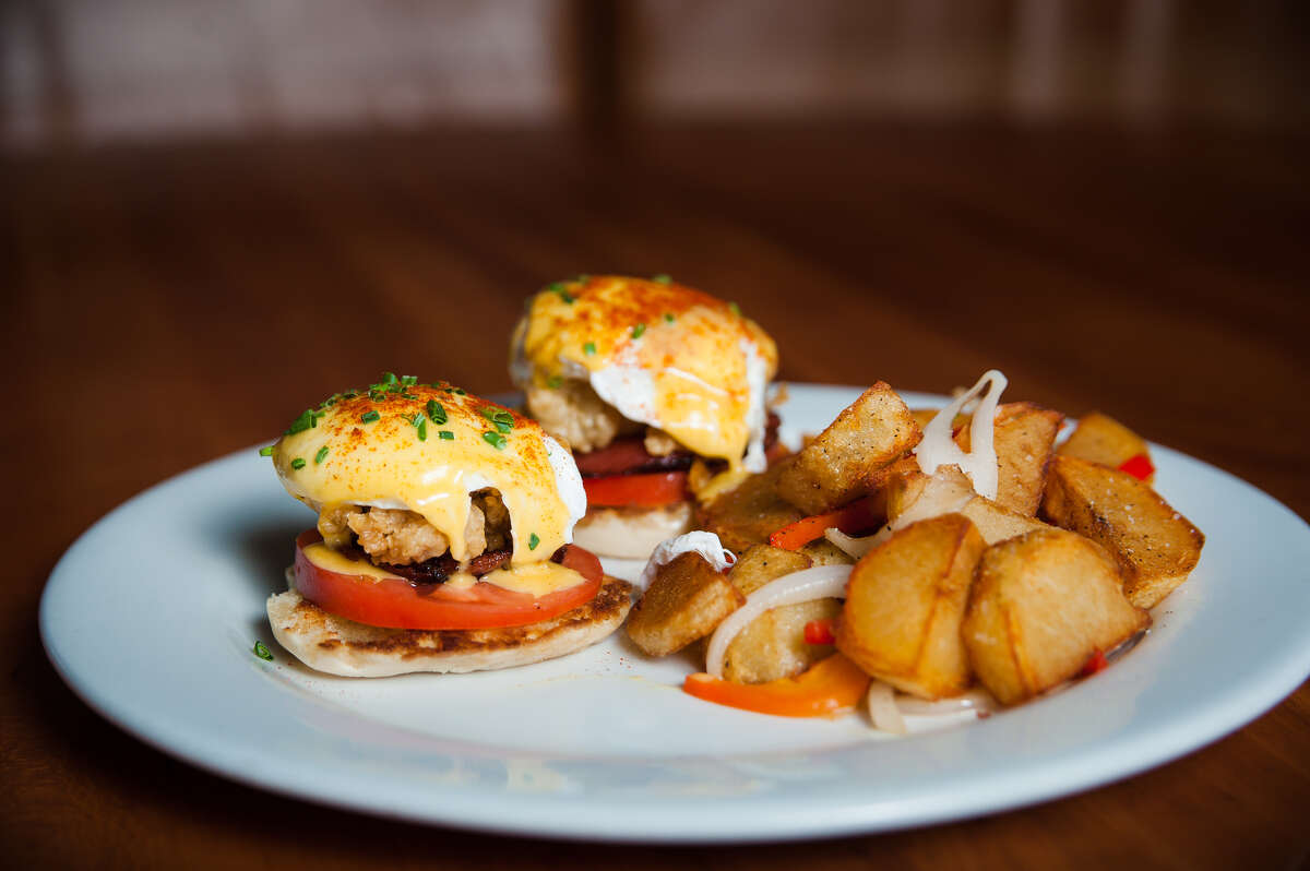 Enjoy a Cover 3 spin on the classic Eggs Benedict with their Eggs Wonderful: An open-faced English muffin topped with tomato, pancetta, fried oysters, poached eggs and hollandaise. Weekend brunch and Bloody Mary bar available 11 a.m. to 3 p.m. Saturday and Sunday! CLICK HERE!