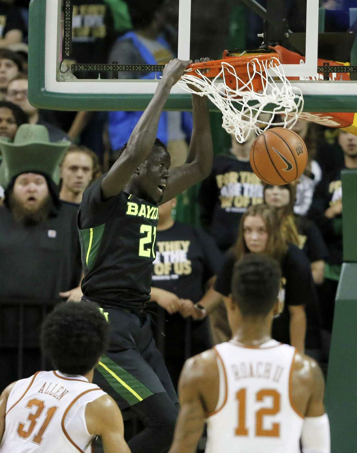 Baylor’s Nuni Omot dunks as Texas’ Jarrett Allen (left) and Kerwin Roach look on during the first half at the Ferrell Center.