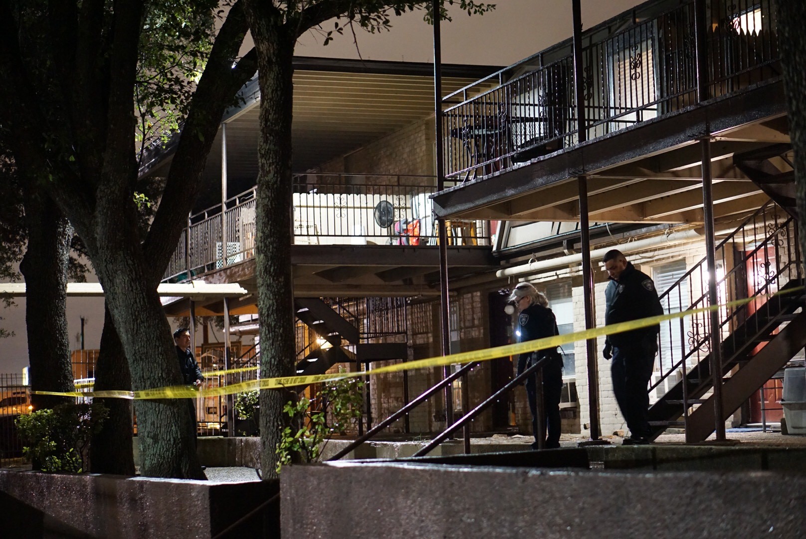 Father, son shot at Northwest Side complex