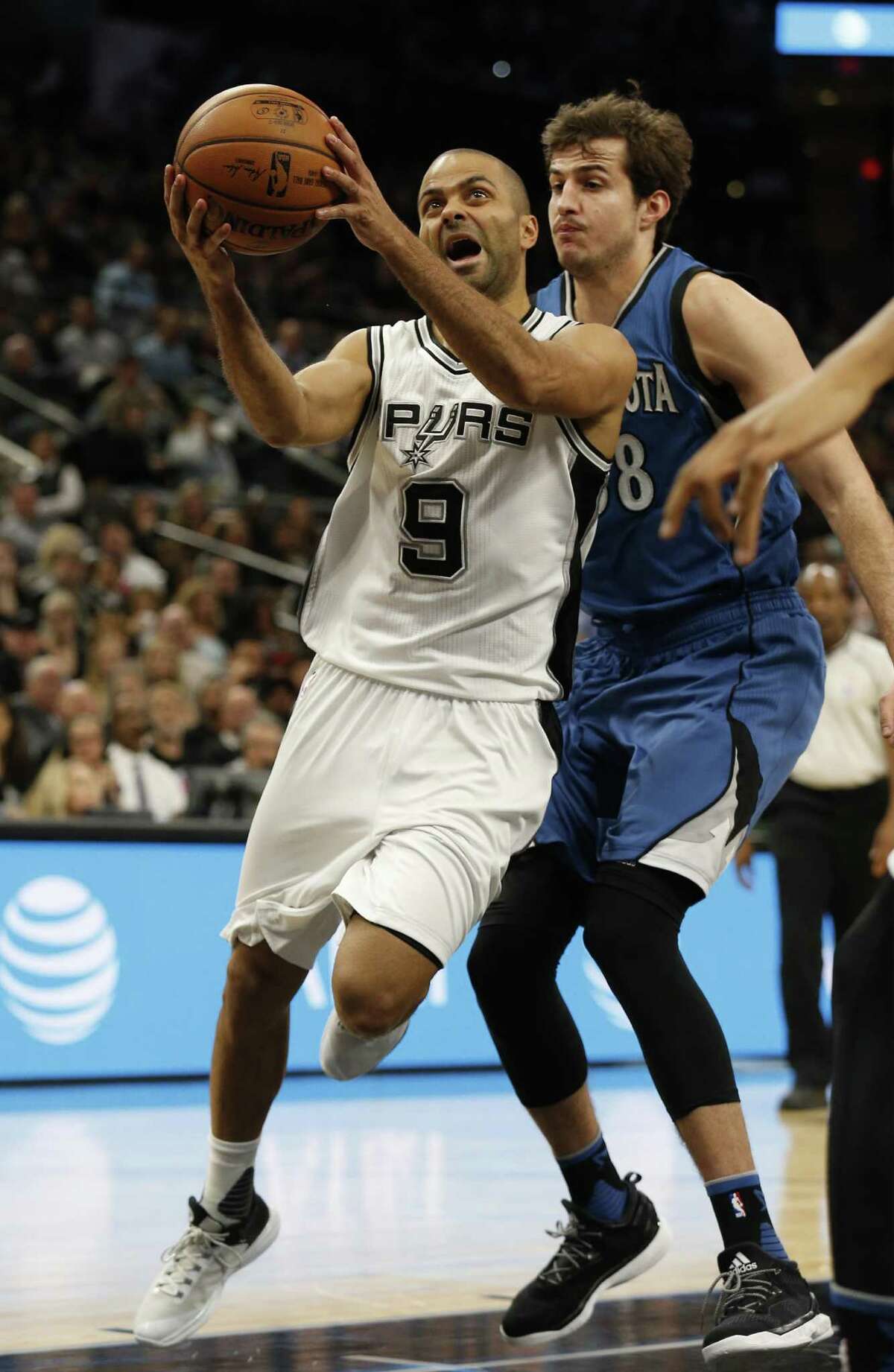 Spurs’ Tony Parker goes in for a layup past the Minnesota Timberwolves’ Nemanja Bjelica at the AT&T Center on Jan. 17, 2017.