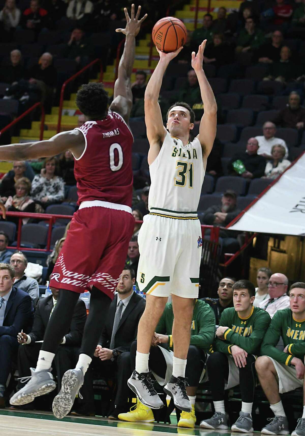Fight, invisible handshakes during Siena basketball game