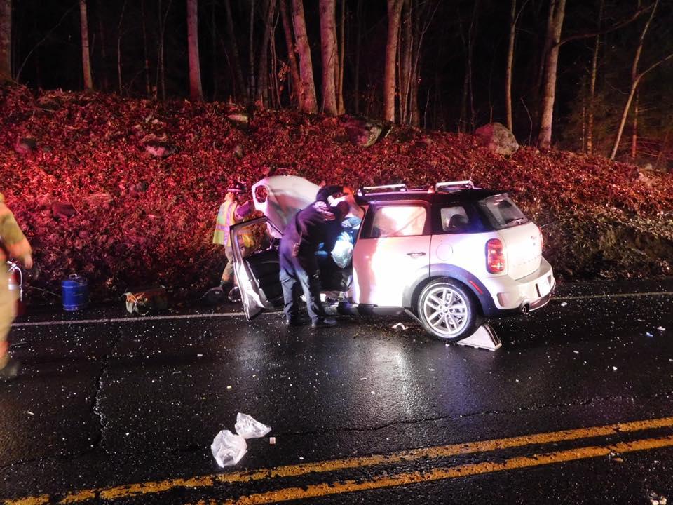 2 vehicles heavily damaged in Oxford Route 67 crash