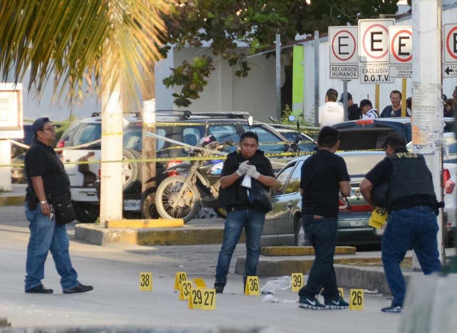 Gunmen kill suspected drug lord and his wife at hospital in Cancun