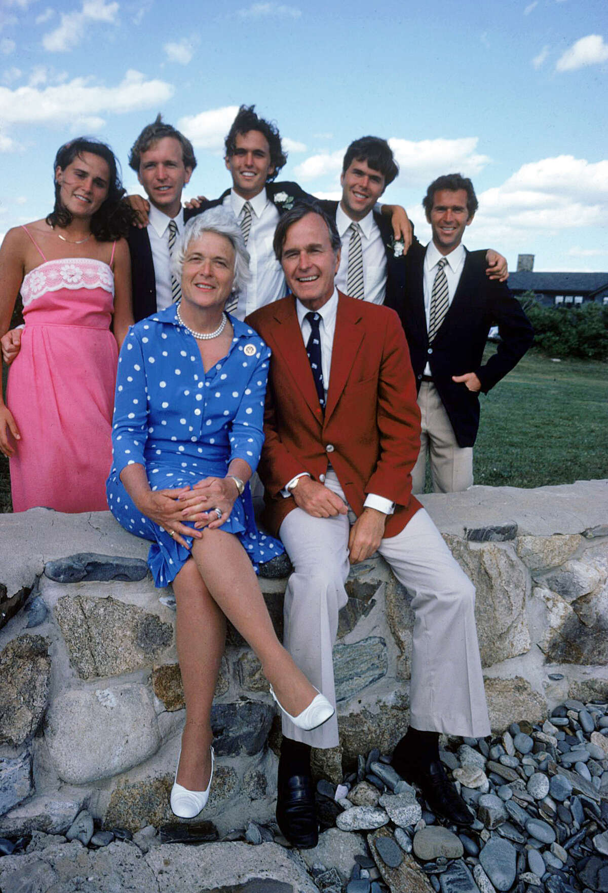 Barbara and George H.W. Bush: A love story Barbara and George Bush are pictured with their children (L-R) Dorothy, Neil, Marvin, Jeb and George. >>Click through the gallery to view intimate family photos and to learn more about Barbara and George H.W. Bush's lives together.