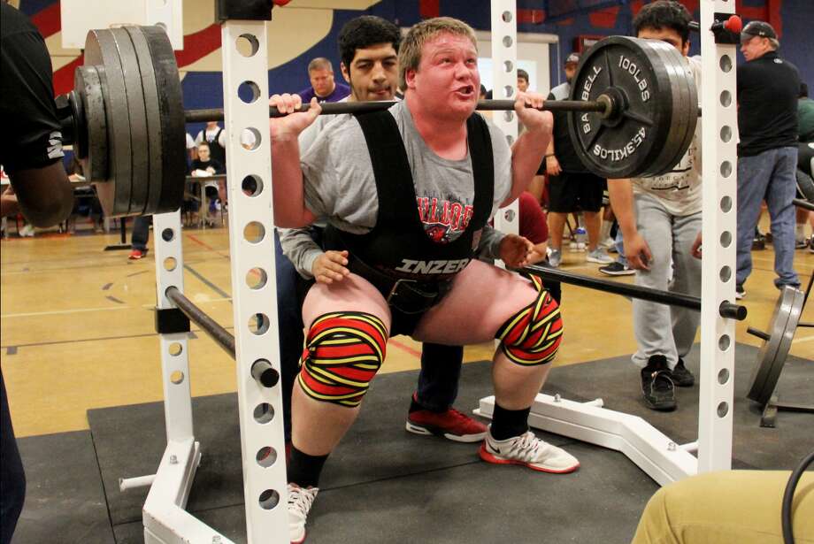 Bulldog powerlifters dominate home meet; seven win titles Plainview