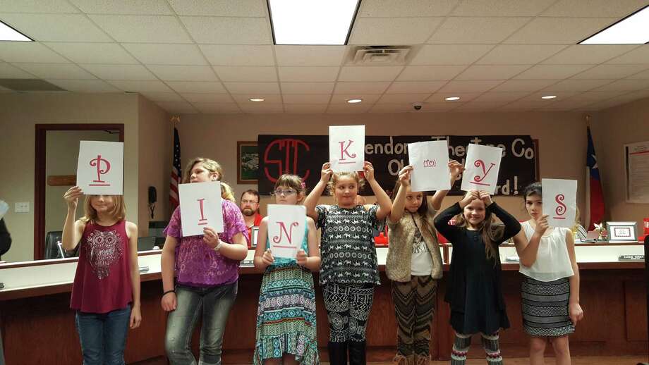 Splendora ISD students donate blankets to children at East Texas Dream