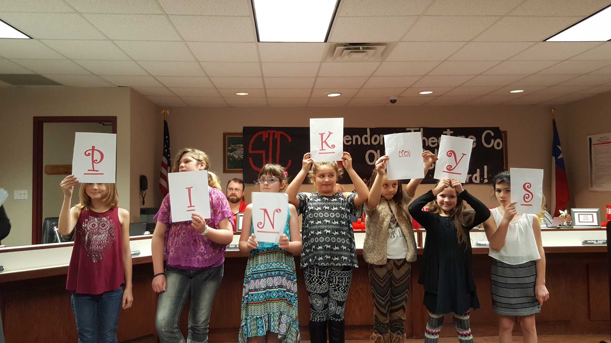 Splendora ISD students donate blankets to children at East Texas Dream