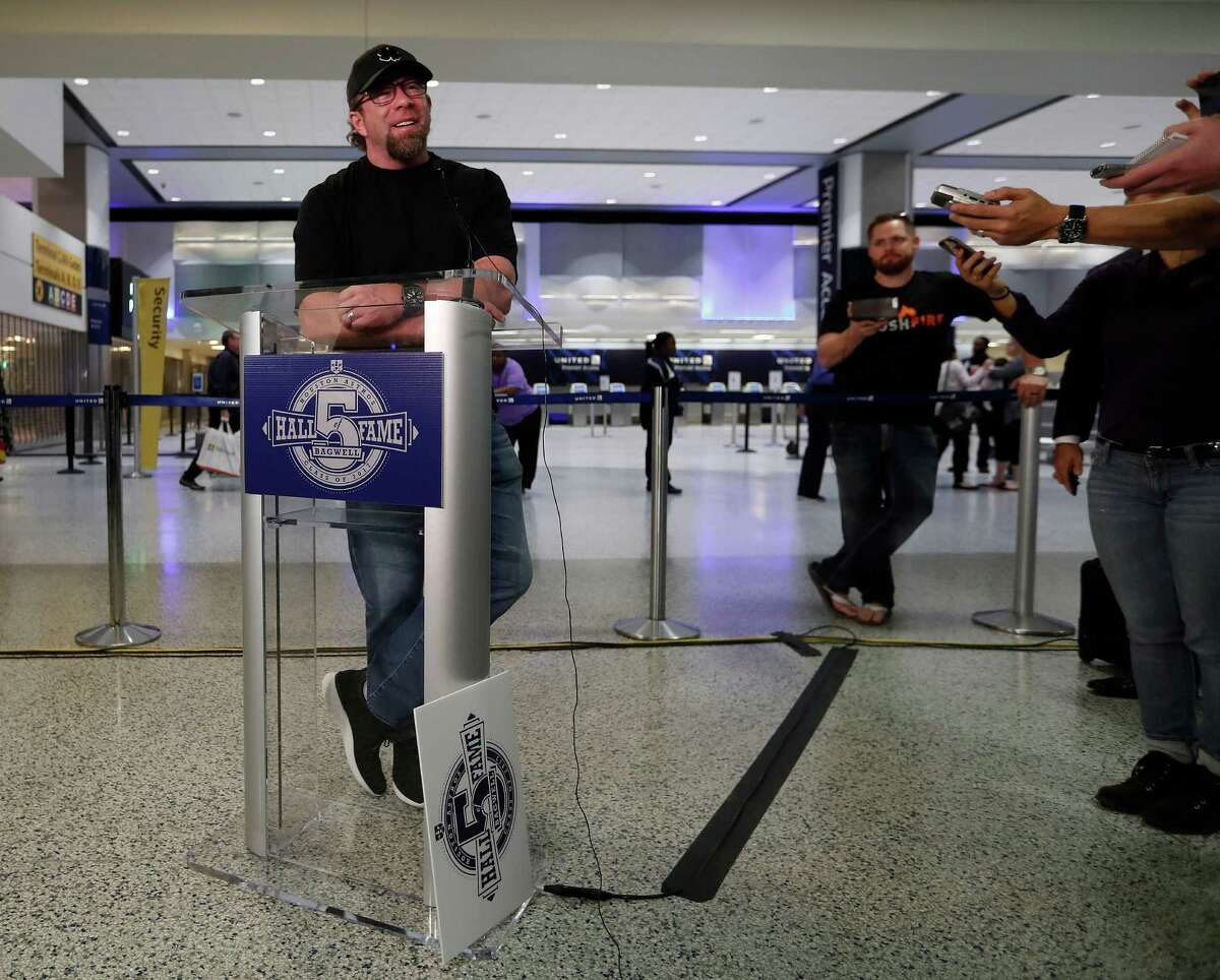 Jeff Bagwell holds court at Bush Intercontinental Airport on Wednesday before flying to New York.
