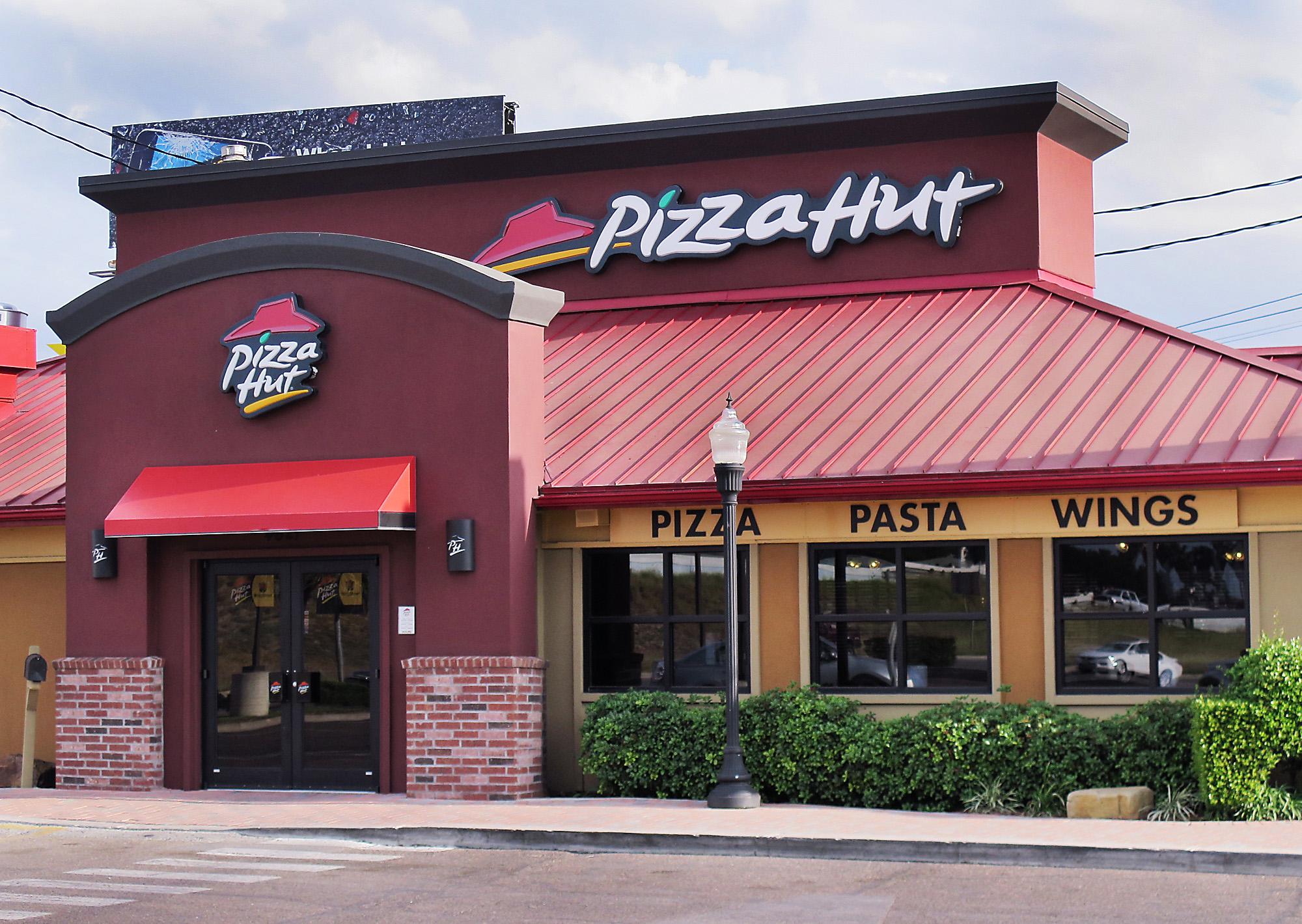 Pizza Hut plans to hire 11,000 ahead of the Super Bowl