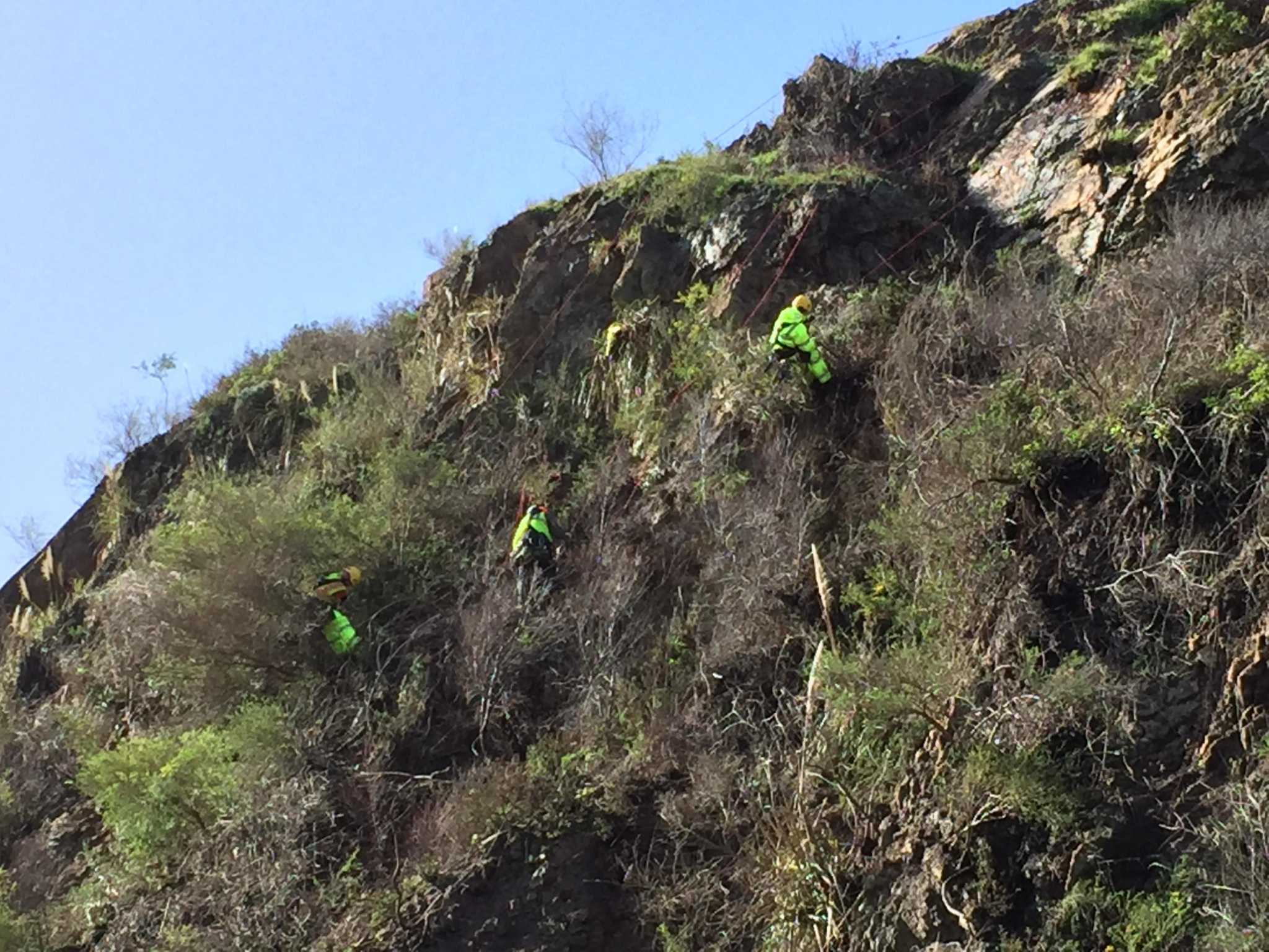 Unstable cliff causes road closure for 2nd day in San Francisco
