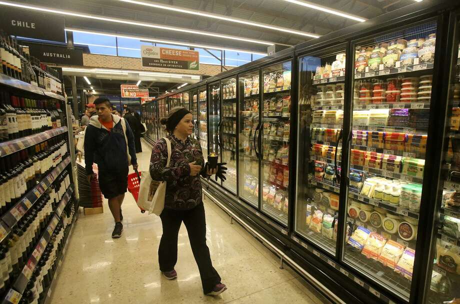 Central Texas HEB convenience store to get Whataburger drivethru