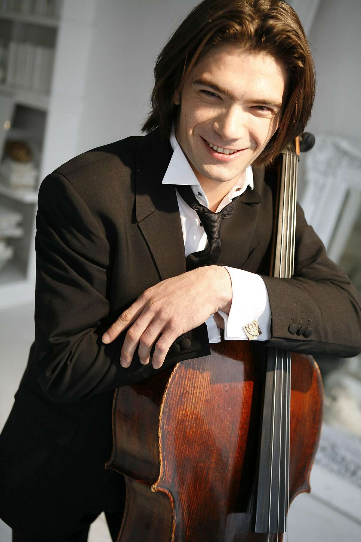 Cellist Gautier Capu�on